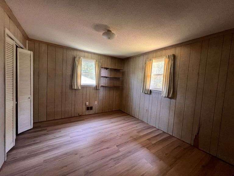 Boiling Springs 4BR/2BA Split Level Home Online Auction