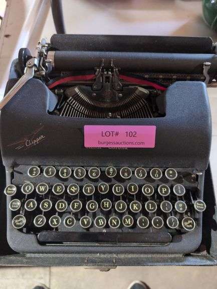 Smith Corona Clipper Typewriter with Case