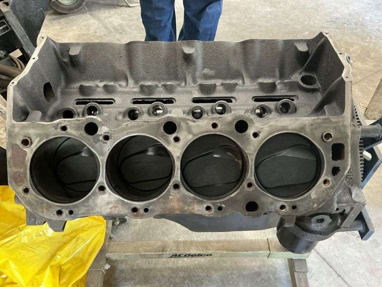 Chevrolet 3819596 Engine Block image