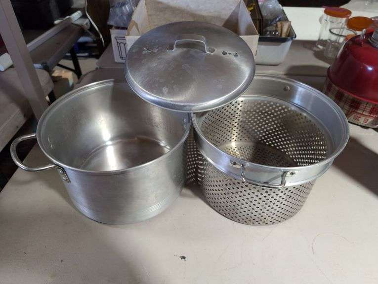 Leyse 8qt Steamer/Rice Cooker & Westinghouse Ice Cube Trays