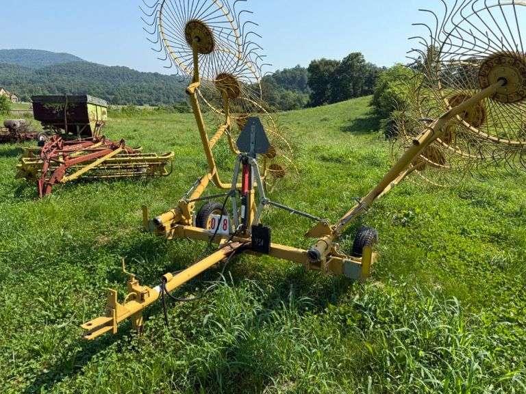 Vermeer Rake WR220 Hay Rake