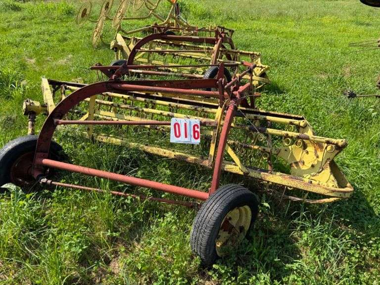 New Holland 256 Hay Rake