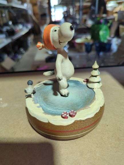 Reuge Musical Movement Snoopy "The Skaters Waltz" Figurine