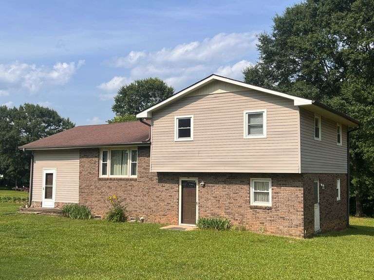 Boiling Springs 4BR/2BA Split Level Home Online Auction