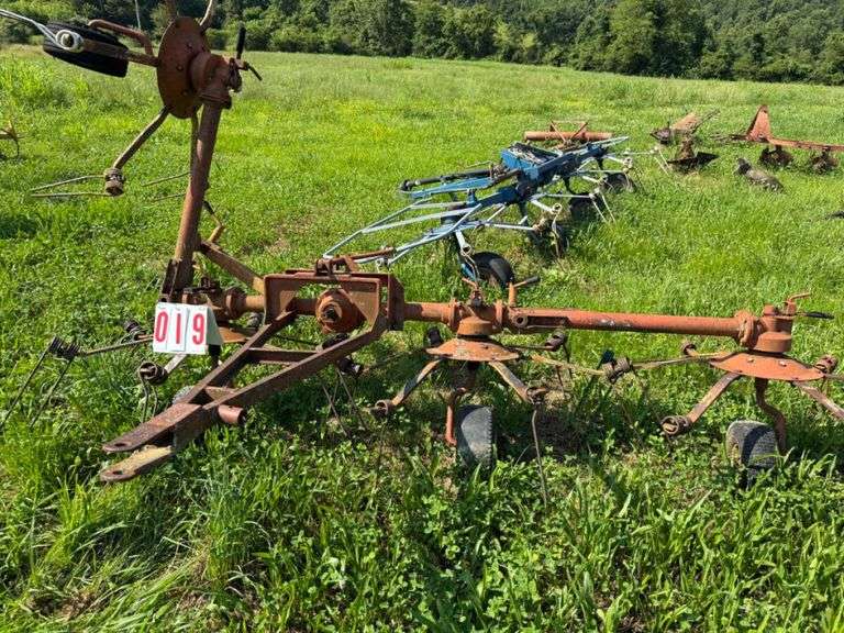 Walton hay tedder