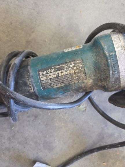 Makita 9557NB Angle Grinder