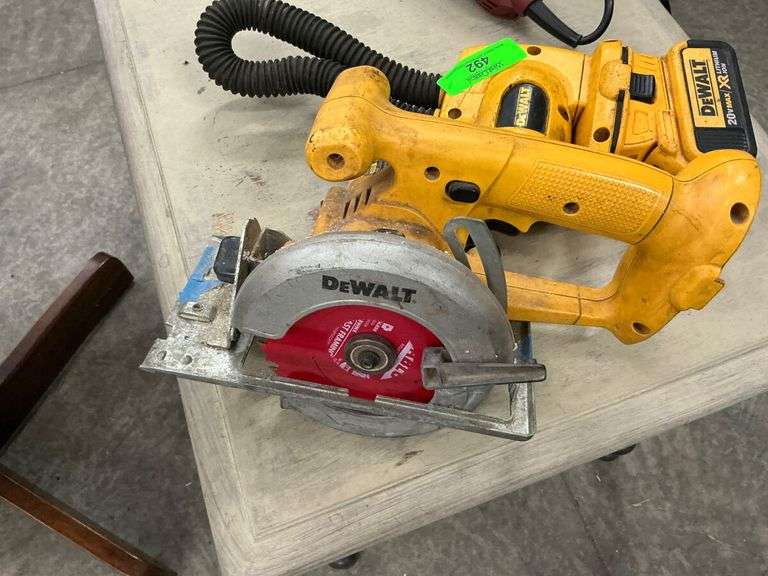 DeWalt 20V MAX Cordless Cut-Off Saw & Flashlight