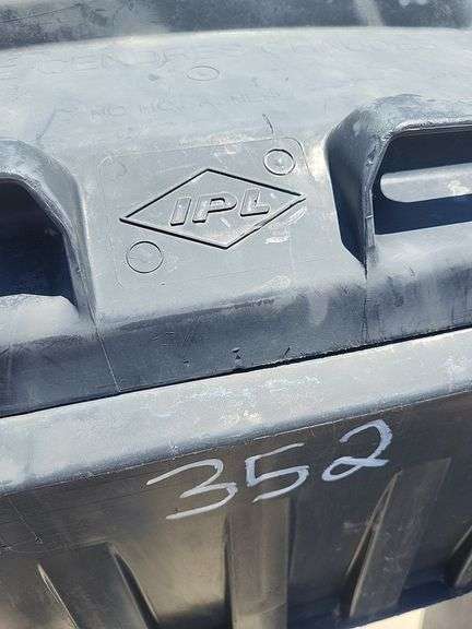 IPL Wheeled Trash Can