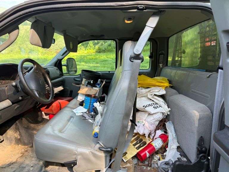 2005 Ford F-350 Super Duty Flatbed Truck
