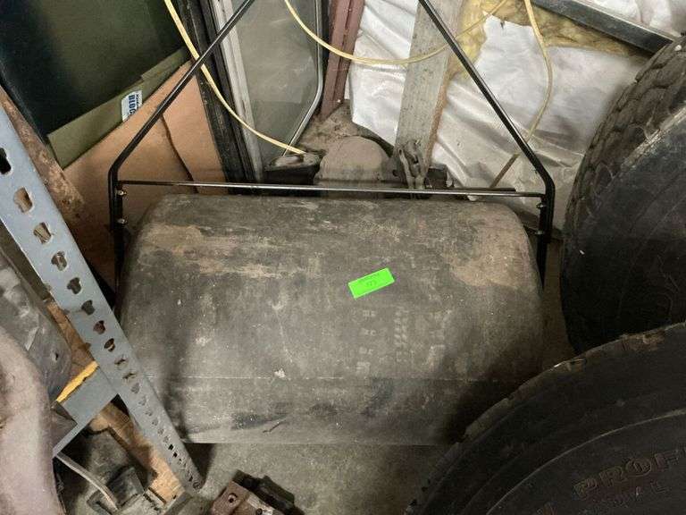 Unknown Fuel Tank and Rack Assembly image