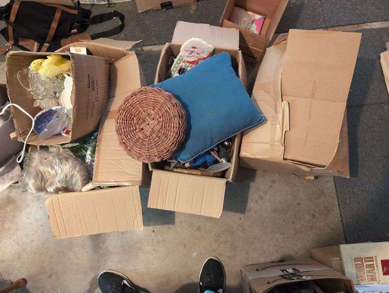 Mixed Box Lot: Home Goods, Decor, & Vintage Magnavox Speaker