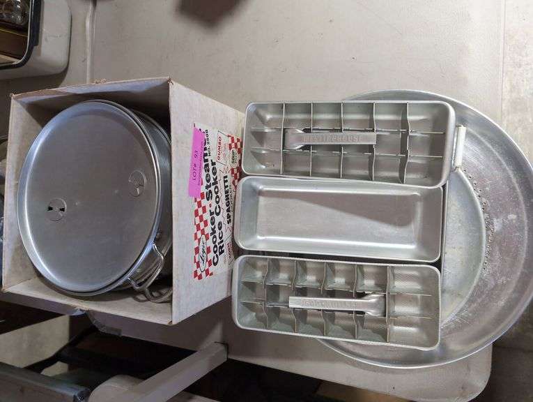 Leyse 8qt Steamer/Rice Cooker & Westinghouse Ice Cube Trays