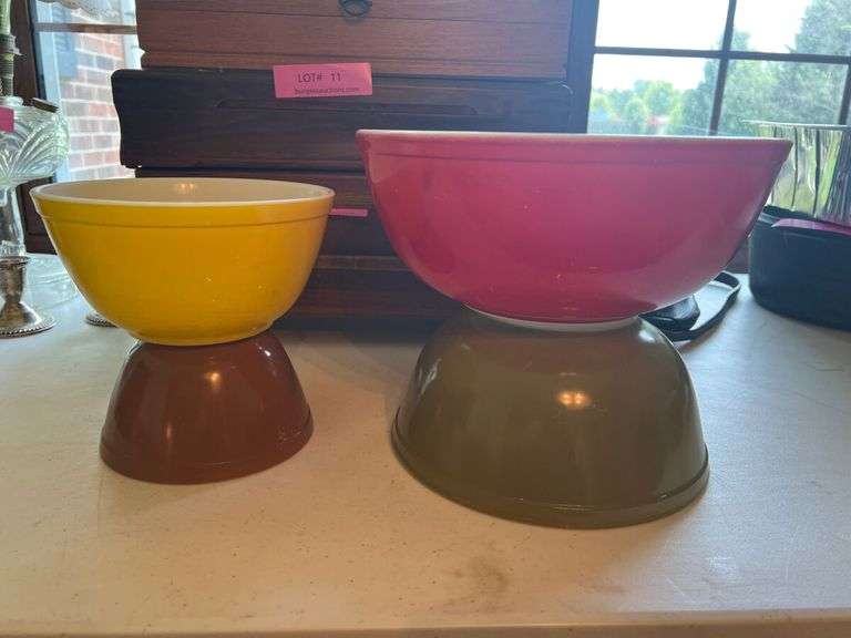 Set of Four Pyrex Mixing Bowls