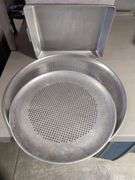 Leyse 8qt Steamer/Rice Cooker & Westinghouse Ice Cube Trays