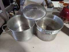 Leyse 8qt Steamer/Rice Cooker & Westinghouse Ice Cube Trays
