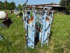 Priefert cattle squeeze chute w/head gate