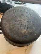 Griswold No. 9 Tite-Top Baster Cast Iron Dutch Oven