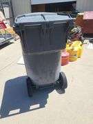 IPL Wheeled Trash Can