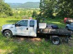 2005 Ford F-350 Super Duty Flatbed Truck