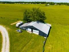 AUCTION! TWO HOMES • FINISHED METAL BUILDING (BARNDOMINIUM) • 70'x40' BARN • 9± ACRES