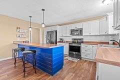 AUCTION! TWO HOMES • FINISHED METAL BUILDING (BARNDOMINIUM) • 70'x40' BARN • 9± ACRES