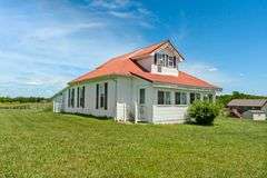 AUCTION! TWO HOMES • FINISHED METAL BUILDING (BARNDOMINIUM) • 70'x40' BARN • 9± ACRES